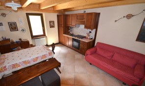 TRILOCALE DUPLEX IN STABILE D’EPOCA TRILOCALE DUPLEX IN STABILE D’EPOCA