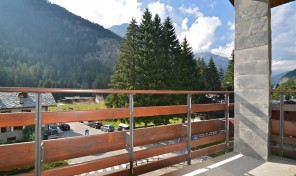 SUPERB THREE-BEDROOMS APARTMENT IN TOWNCENTER SUPERB THREE-BEDROOMS APARTMENT IN TOWNCENTER