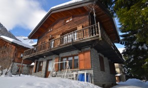CHALET NEAR TOWN CENTER CHALET NEAR TOWN CENTER