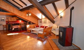 (Italiano) AMPIA MANSARDA IN PALAZZINA SIGNORILE (Italiano) AMPIA MANSARDA IN PALAZZINA SIGNORILE