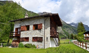 *PRESTIGIOSA VILLA IN POSIZIONE UNICA* *PRESTIGIOSA VILLA IN POSIZIONE UNICA*