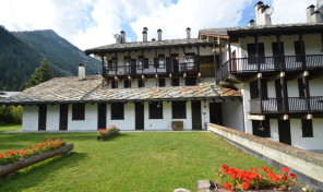 QUADRILOCALE IN PALAZZINA ZONA CASTEL SAVOIA QUADRILOCALE IN PALAZZINA ZONA CASTEL SAVOIA