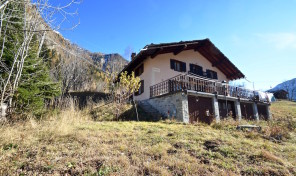 (Italiano) AMPIO QUADRILOCALE IN VILLETTA TRIFAMIGLIARE (Italiano) AMPIO QUADRILOCALE IN VILLETTA TRIFAMIGLIARE