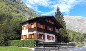 AMPIA VILLA UNIFAMILIARE AMPIA VILLA UNIFAMILIARE