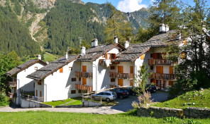 (Italiano) FUNZIONALE BILOCALE ZONA CASTEL SAVOIA (Italiano) FUNZIONALE BILOCALE ZONA CASTEL SAVOIA