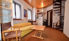 (Italiano) TRILOCALE DUPLEX IN STABILE STORICO (Italiano) TRILOCALE DUPLEX IN STABILE STORICO