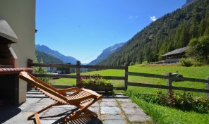 (Italiano) TRILOCALE IN STABILE STORICO*ACCESSO DIRETTO PISTE* (Italiano) TRILOCALE IN STABILE STORICO*ACCESSO DIRETTO PISTE*
