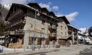 (Italiano) CENTRALISSIMO BILOCALE RISTRUTTURATO (Italiano) CENTRALISSIMO BILOCALE RISTRUTTURATO