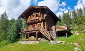 (Italiano) PICCOLO CHALET DIRETTAMENTE SULLE PISTE (Italiano) PICCOLO CHALET DIRETTAMENTE SULLE PISTE