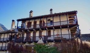 (Italiano) AMPIO TRILOCALE ZONA CASTEL SAVOIA (Italiano) AMPIO TRILOCALE ZONA CASTEL SAVOIA